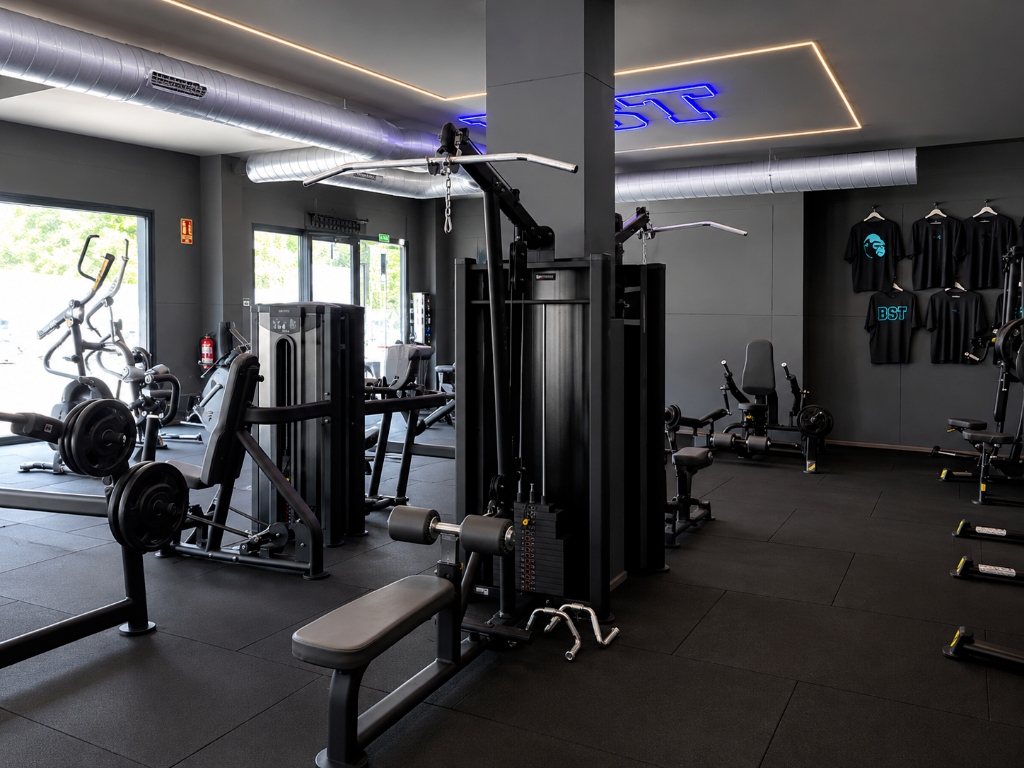 Cable pulldown machine and strength equipment